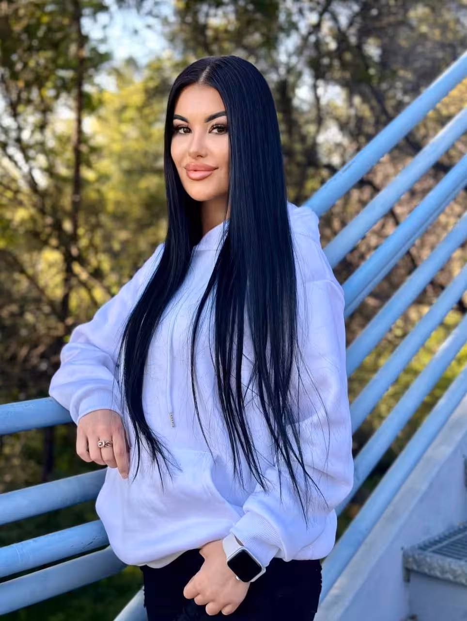 Aleksandra dating a woman 40 years younger