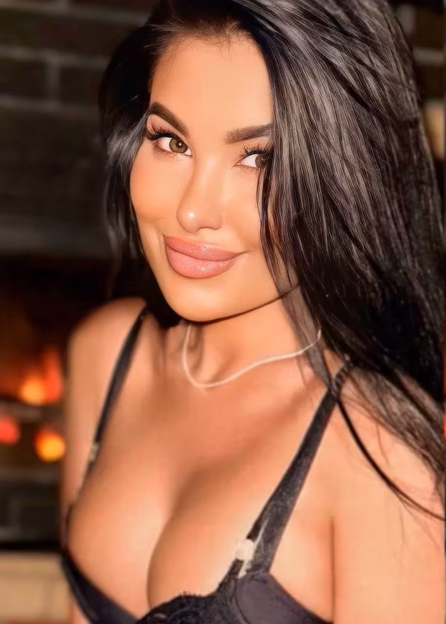 Aleksandra dating a woman 40 years younger