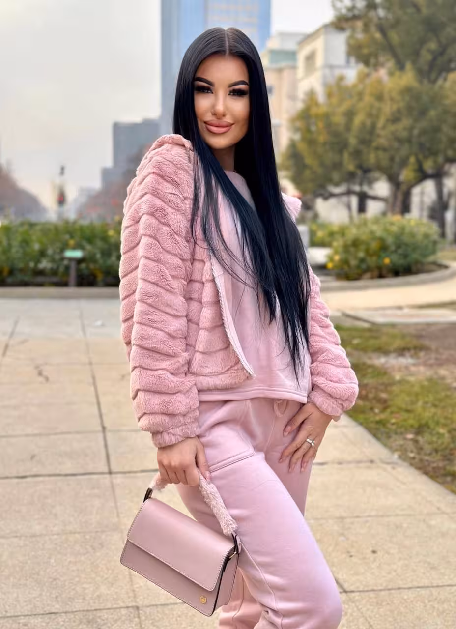 Aleksandra dating a woman 40 years younger
