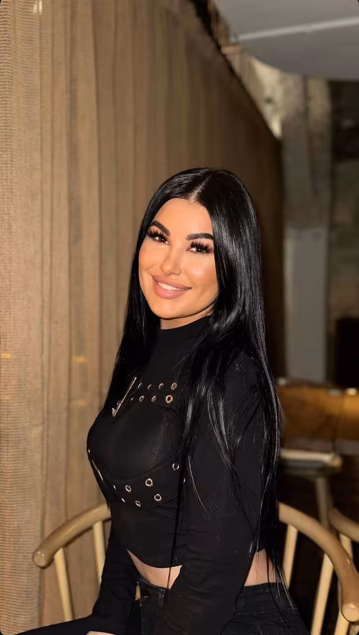 Aleksandra dating a woman 40 years younger