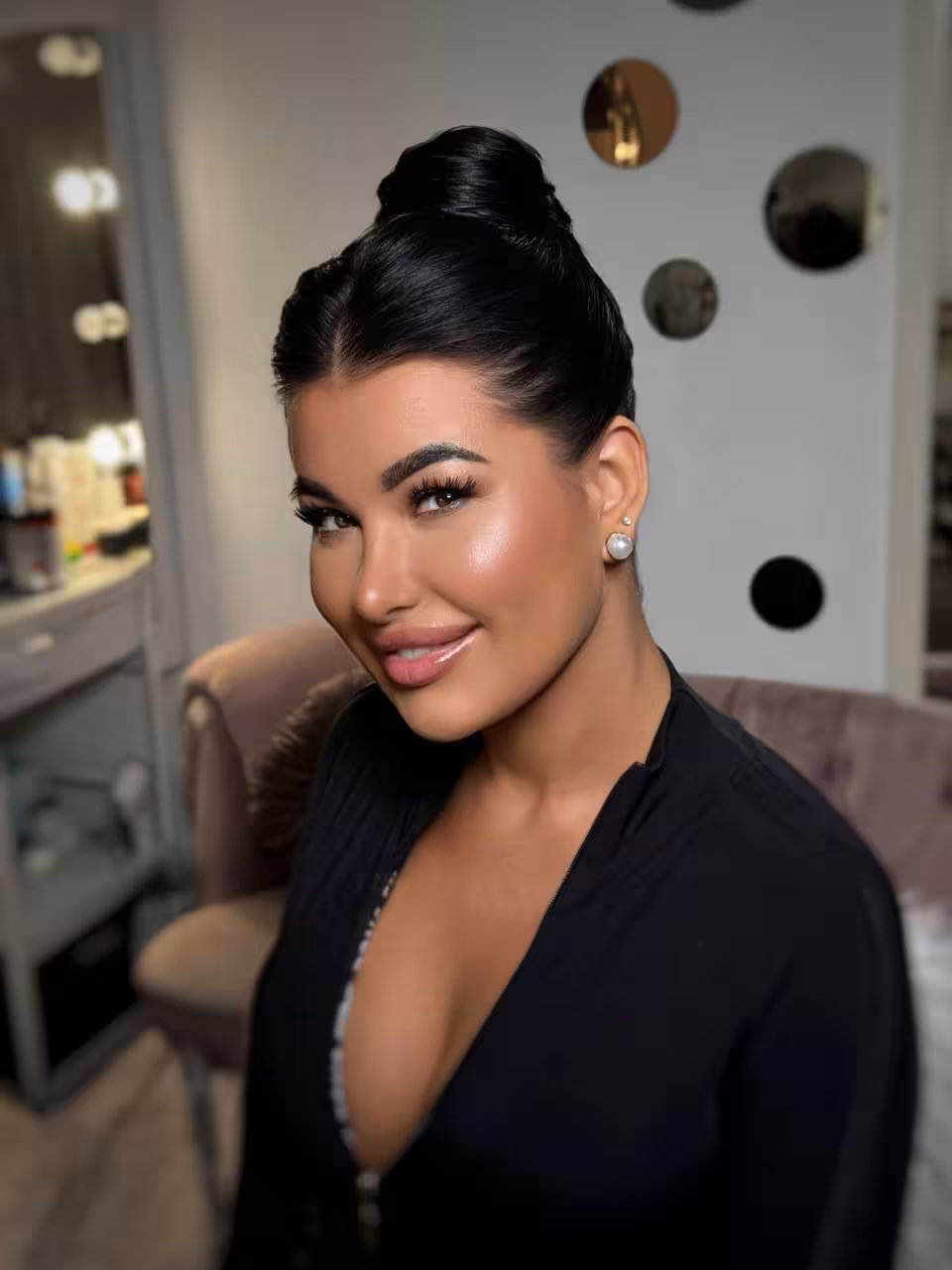 Aleksandra dating a woman 40 years younger