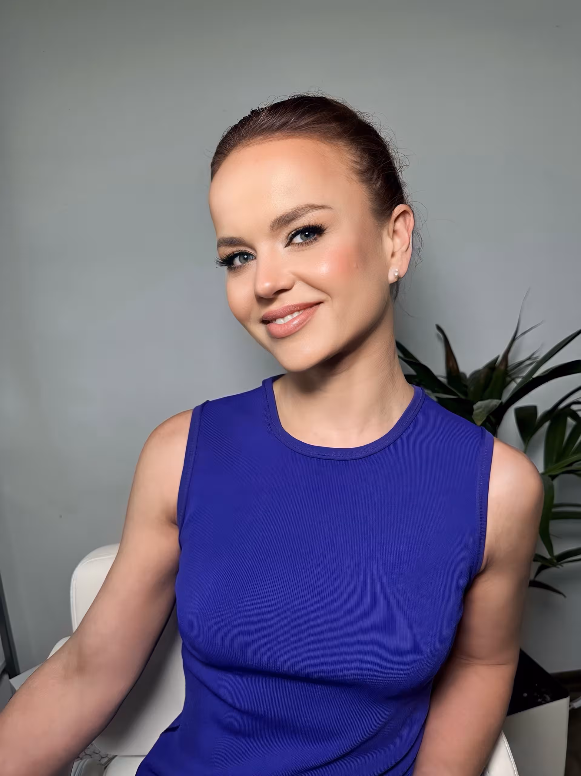 Olena dating a woman 4 years younger
