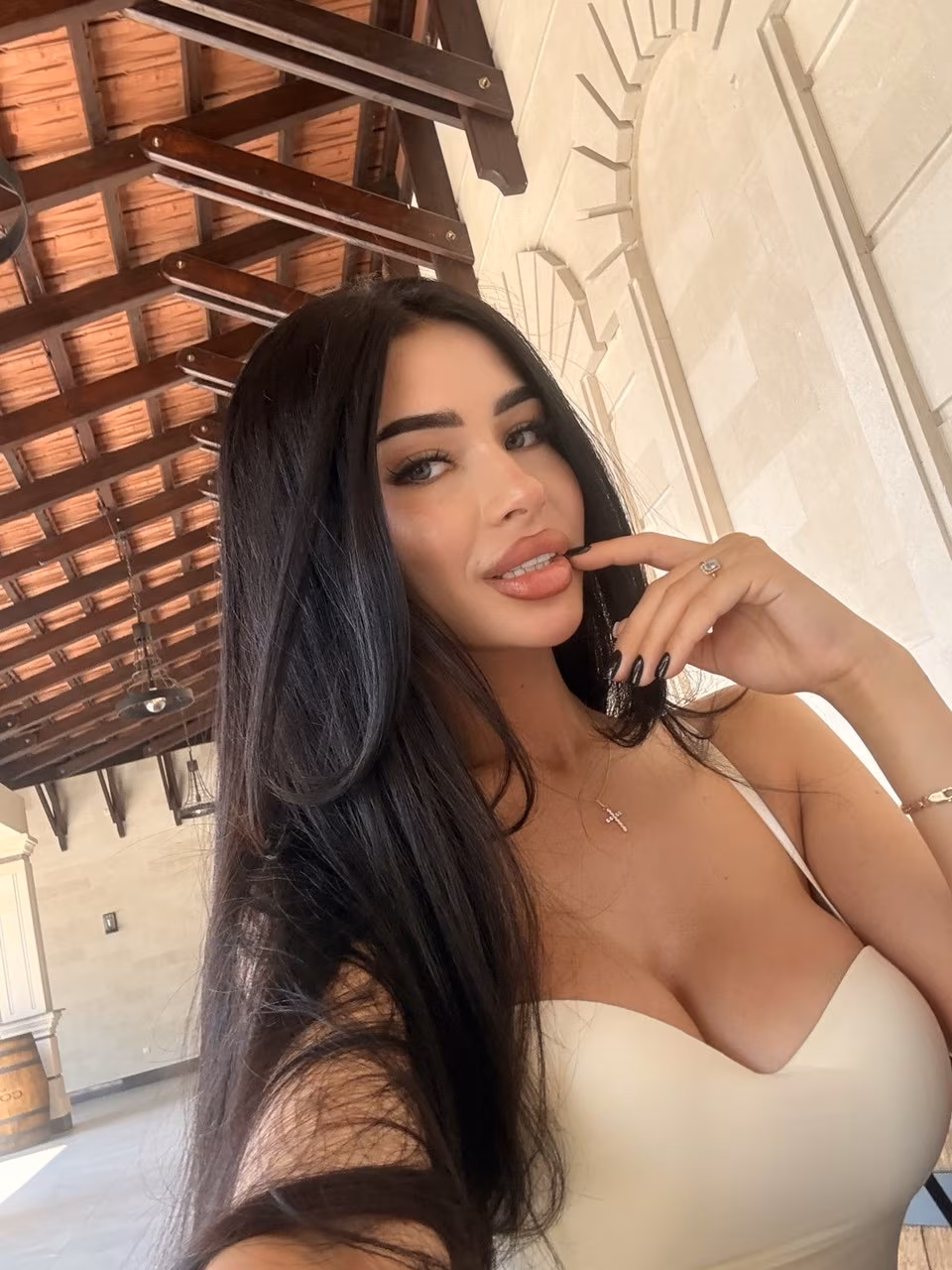 Daniela 24 Bucharest Romania Dating with marriage in sight is my plan
