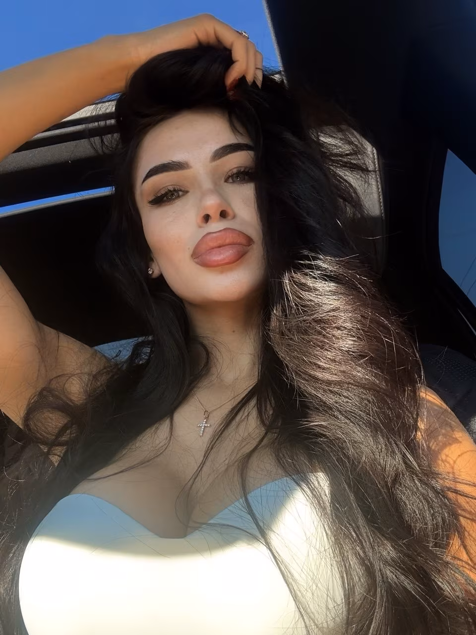 Daniela 24 Bucharest Romania Dating with marriage in sight is my plan