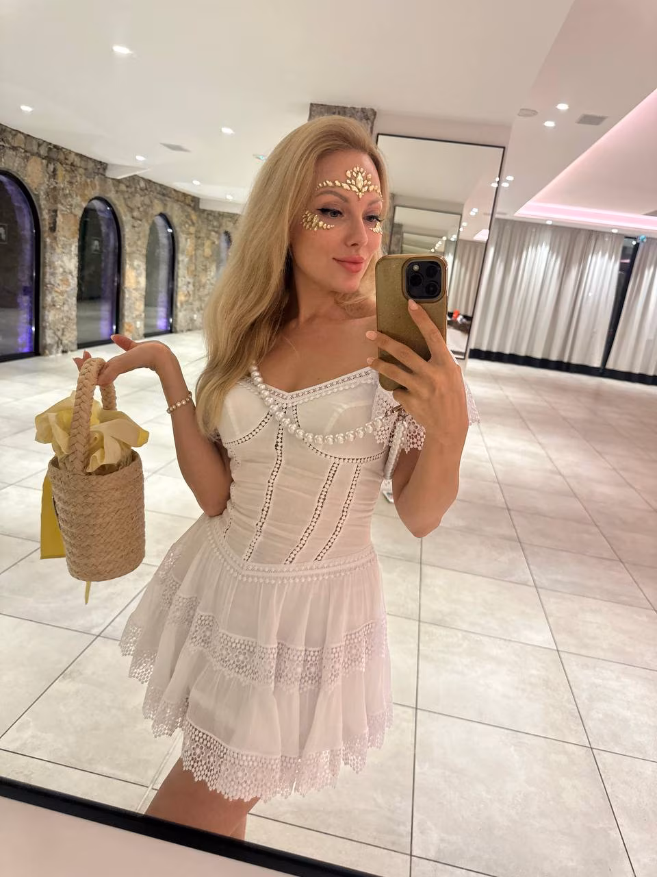 Yulia 40 Cannes France I want a holy matrimony with values