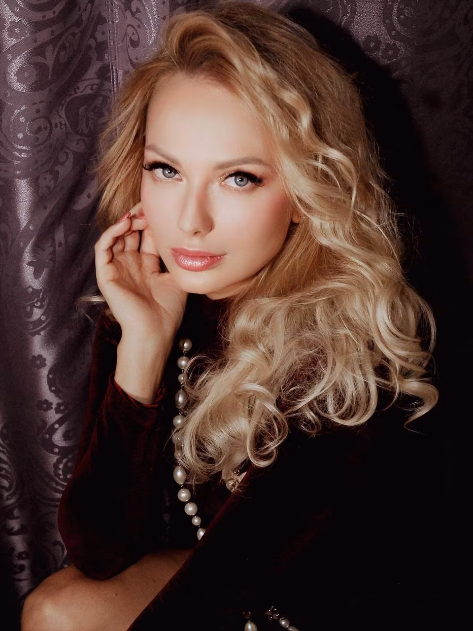 Yulia 40 Cannes France I want a holy matrimony with values