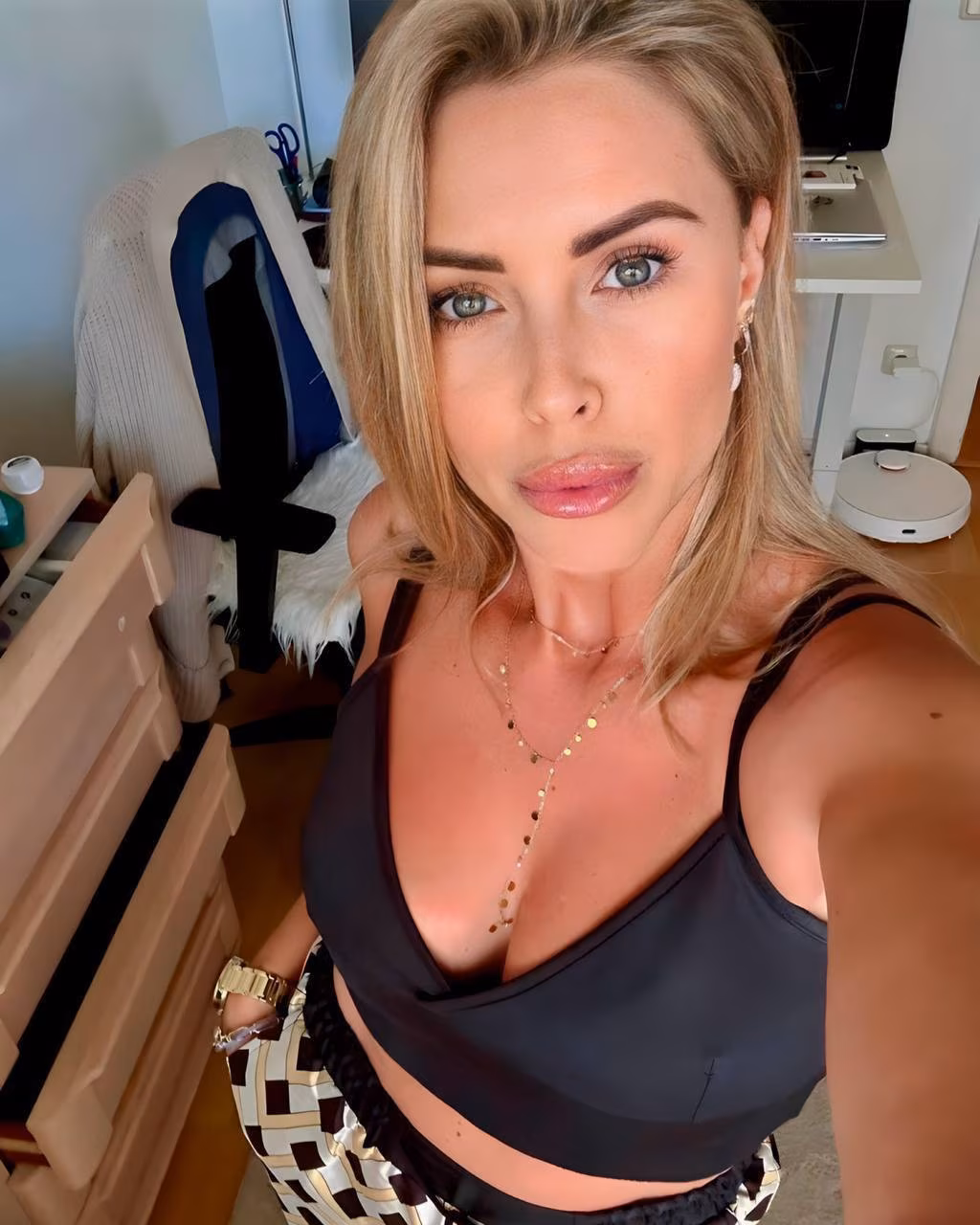 Anna 41 Hamburg Germany Marriage is the commitment I crave